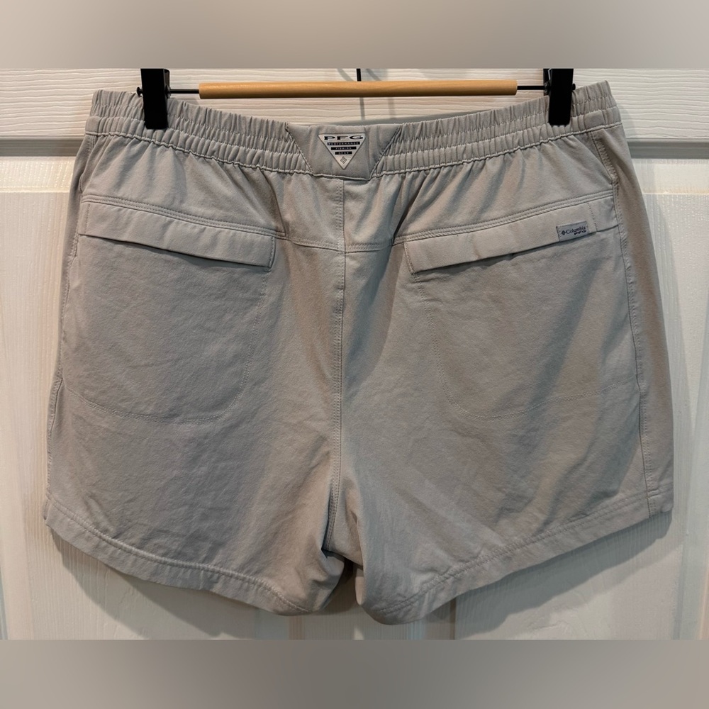 Columbia PFG Women's Shorts - Light Gray